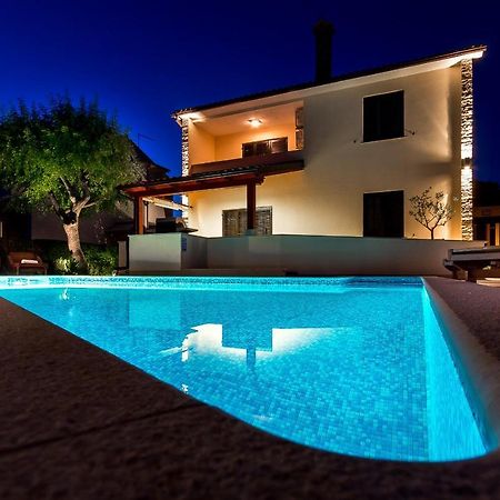 Holiday Home Villa بولا الغرفة الصورة