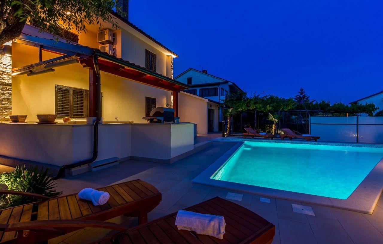 Holiday Home Villa بولا الغرفة الصورة