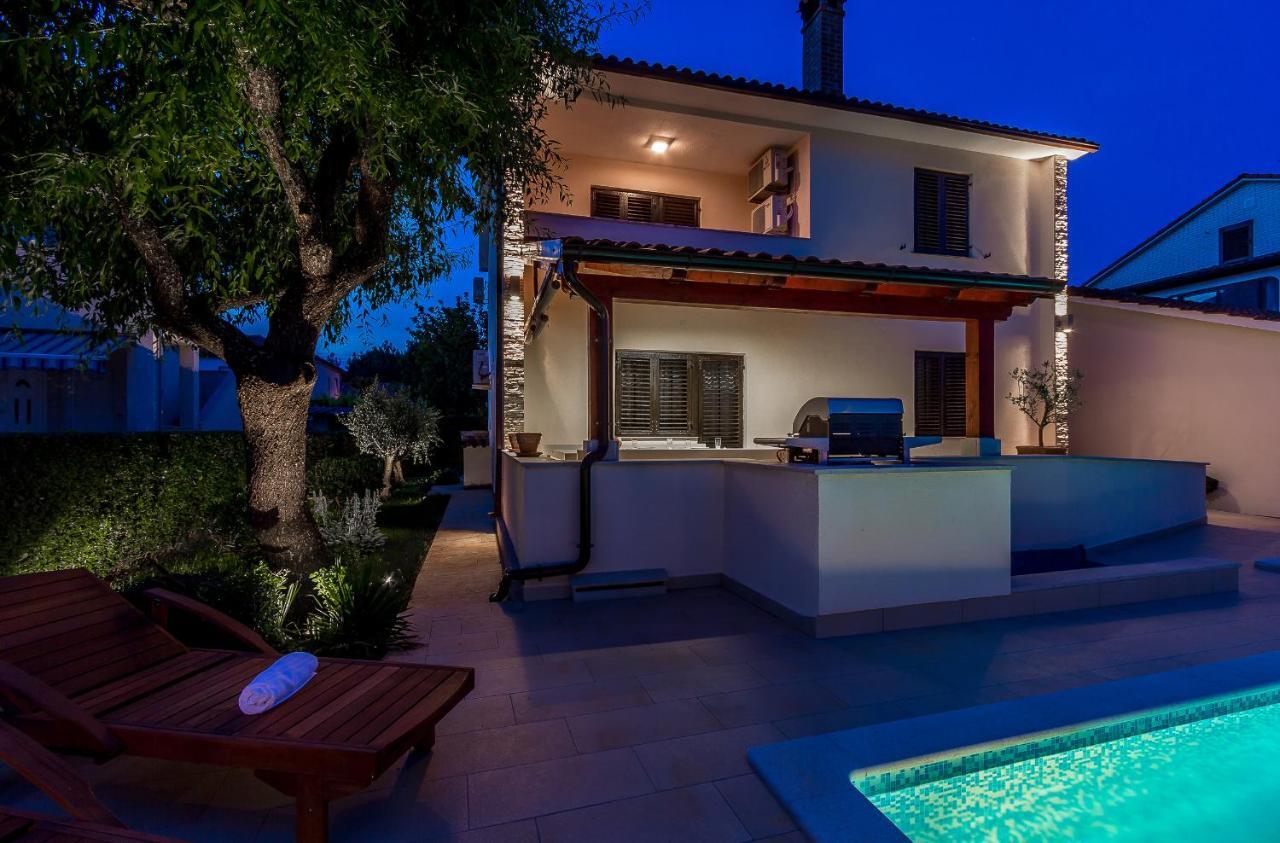 Holiday Home Villa بولا الغرفة الصورة